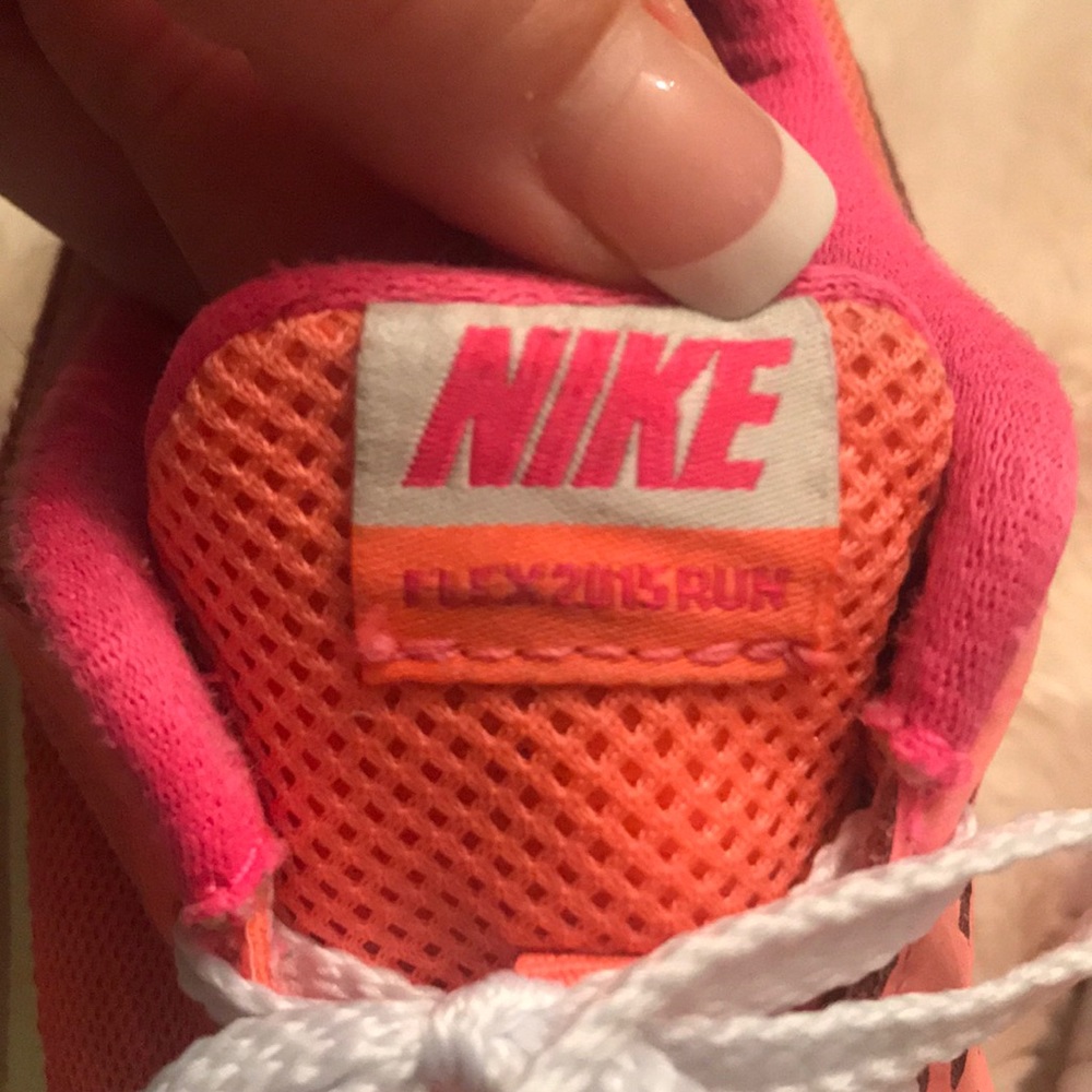 Gorgeous coral pink women’s Nike flex run sz. 6 - Picture 8 of 8